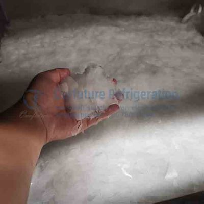 Máquina de hielo de la escama del restaurante 2Ton/Day del hotel con el condensador de la refrigeración por aire
